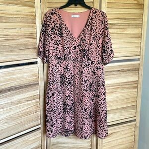 Cute mini cocktail dress with pockets